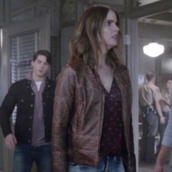 UO Ecote Lumi Twisted Surplice White Tank Top - Picture 16 of 16